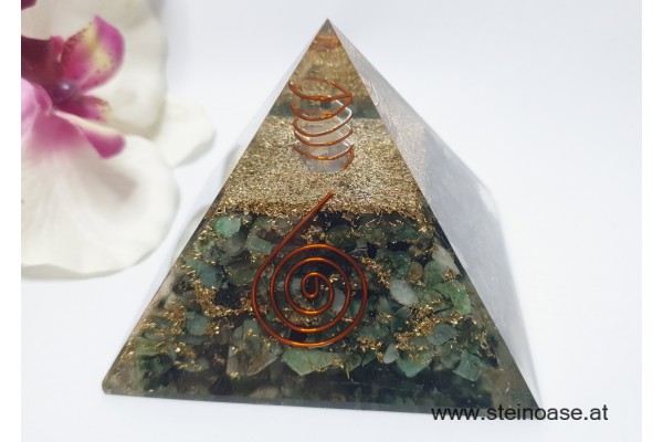 Orgonit Pyramide: Smaragd & Herkimer Kristall & Spirale